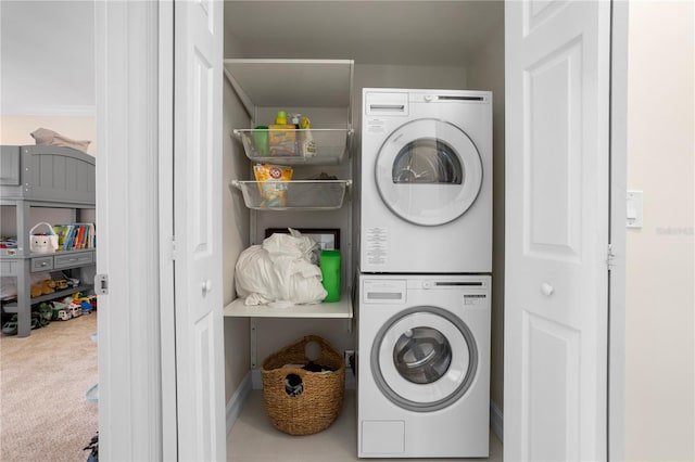 washroom with carpet and stacked washer / drying machine