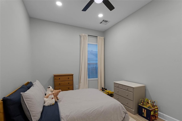 bedroom with ceiling fan