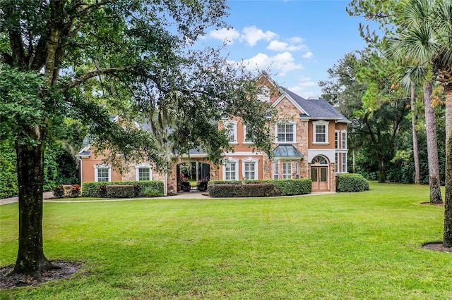 view of front of home featuring a front yard