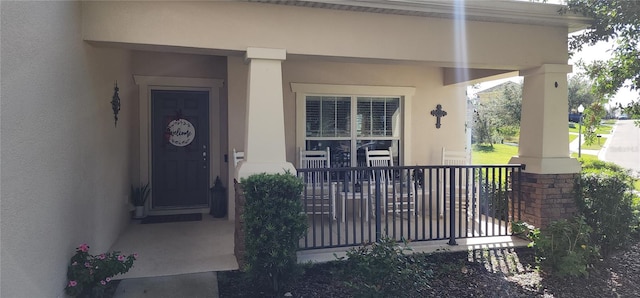 entrance to property featuring covered porch