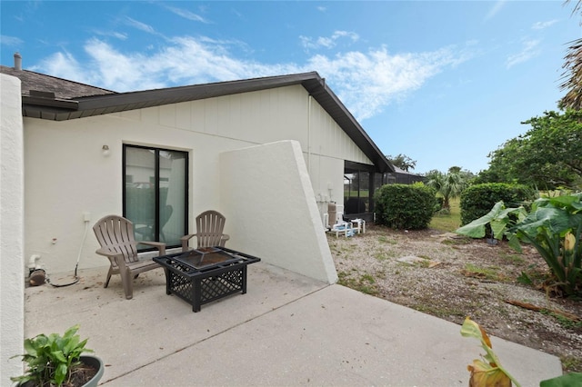 view of patio with an outdoor fire pit