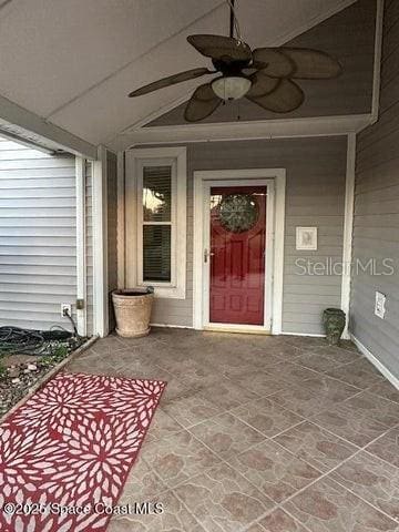 entrance to property featuring ceiling fan