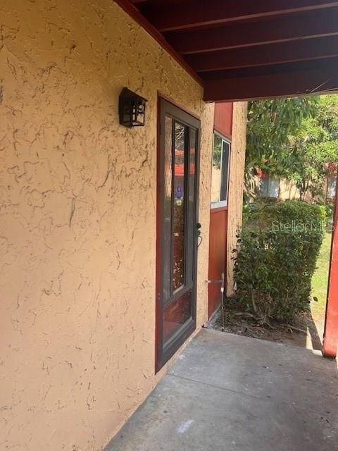 entrance to property featuring a patio area