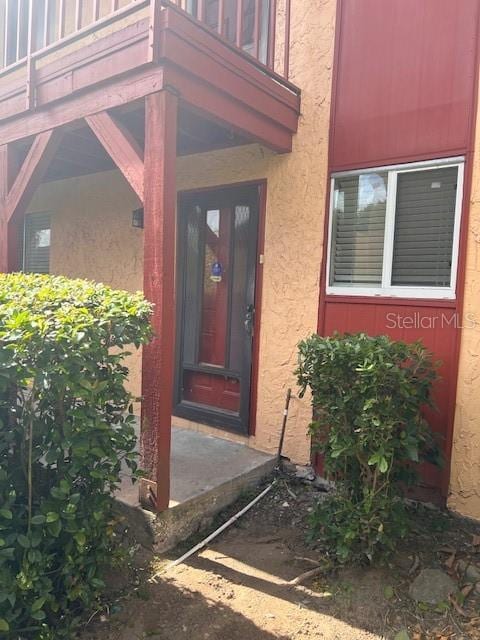 property entrance with a balcony