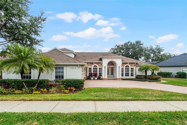 view of front facade with a front yard