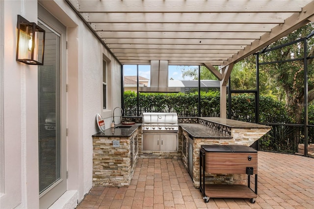 view of patio featuring a grill, area for grilling, and an outdoor wet bar