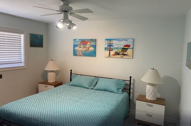 bedroom with ceiling fan