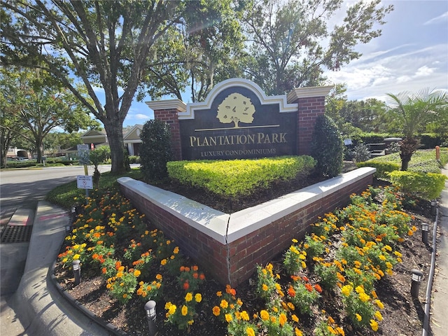 view of community / neighborhood sign