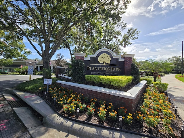 view of community / neighborhood sign