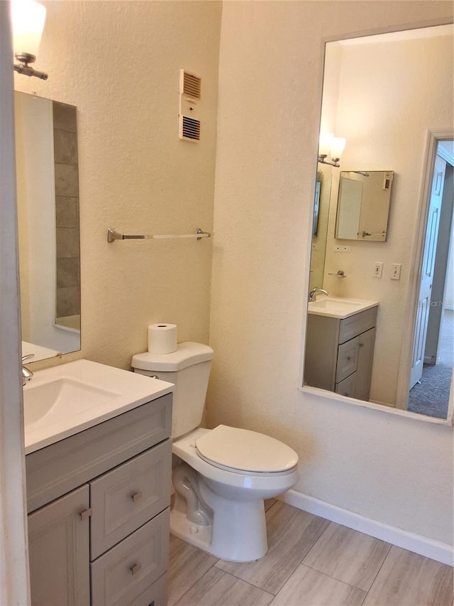 13103 Mulberry Park Dr Unit 817, Orlando, FL 32821 - bathroom with vanity and wood finished floors