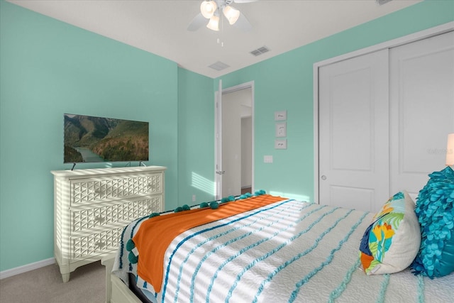 bedroom featuring ceiling fan, a closet, and carpet