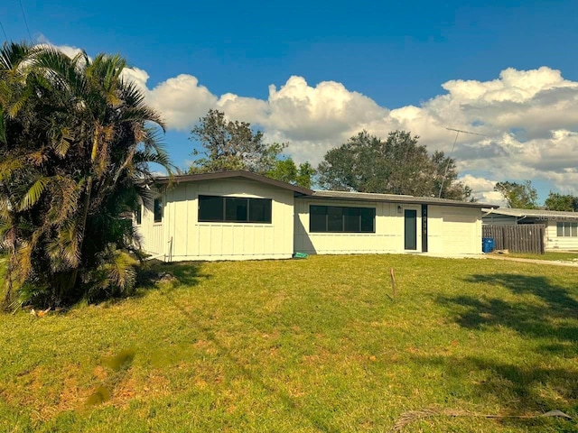 view of front of house with a front lawn