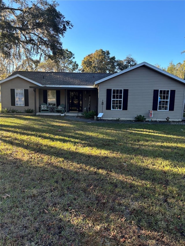 view of front facade with a front lawn