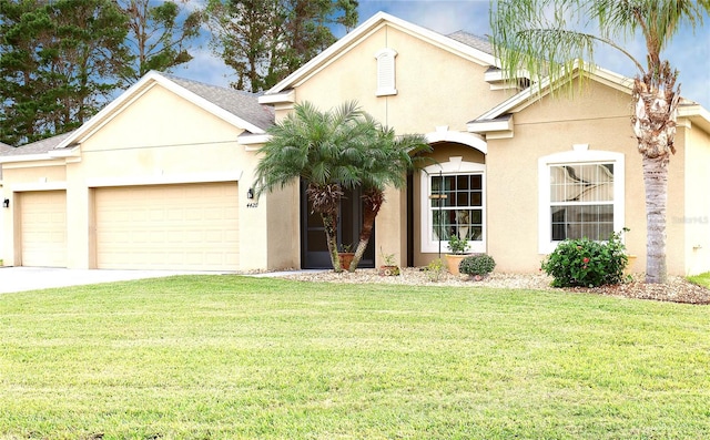 view of front facade featuring a front yard and a garage