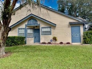 view of front of property with a front yard