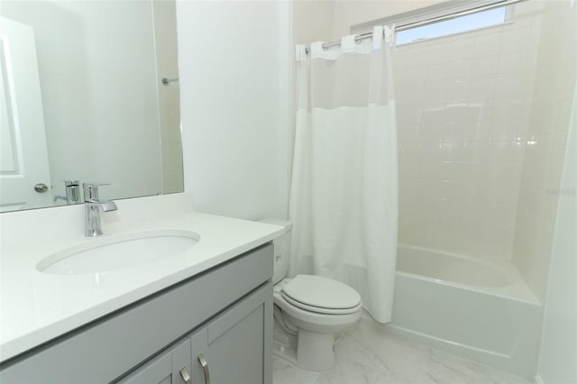 full bathroom with shower / bath combination with curtain, vanity, and toilet