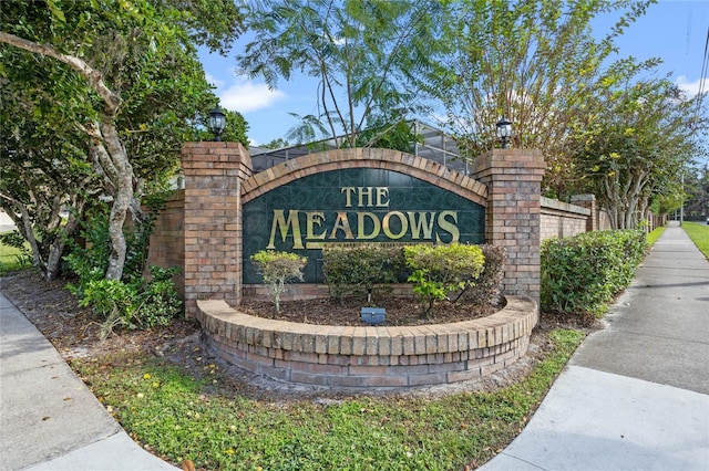 view of community / neighborhood sign