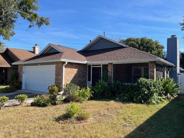 view of front facade featuring a front yard and a garage