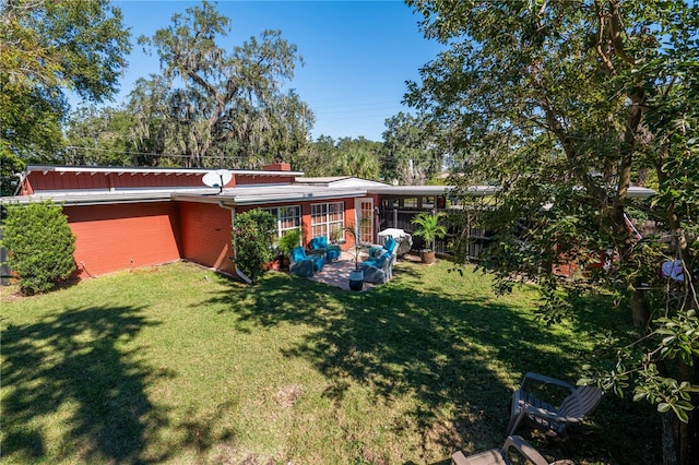 view of front facade featuring a front yard and a patio