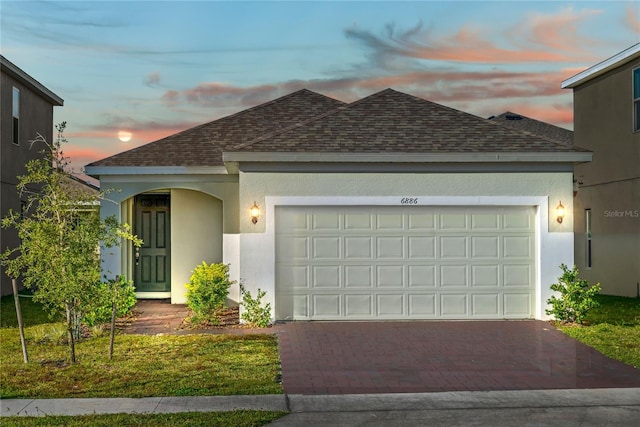 view of front facade featuring a garage