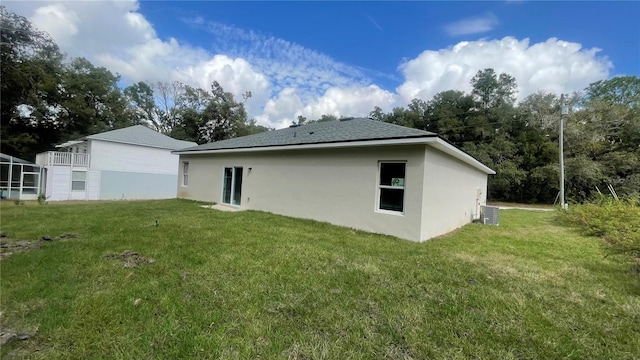 rear view of house featuring a yard