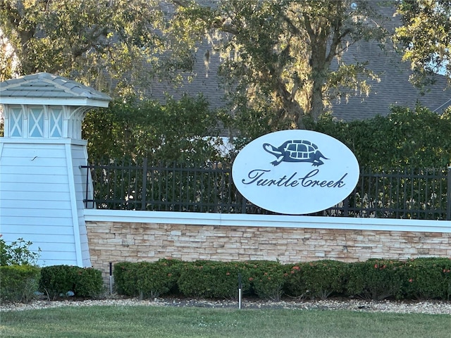 view of community / neighborhood sign