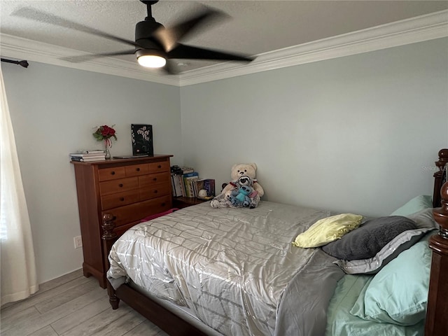 bedroom featuring ceiling fan, light hardwood / wood-style flooring, a textured ceiling, and ornamental molding