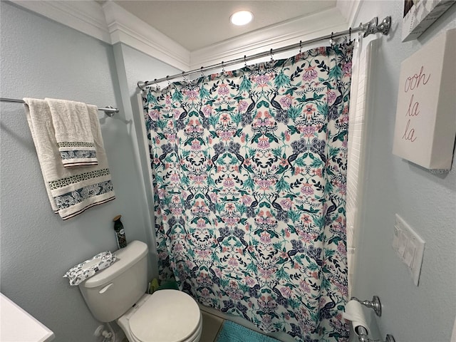 bathroom featuring a shower with curtain and toilet