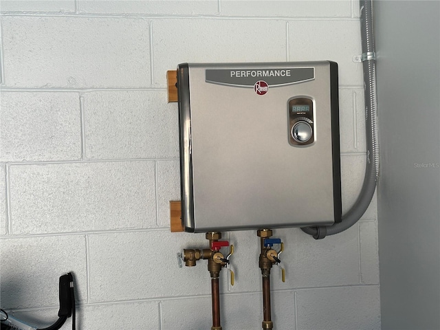 4803 Apple Blossom Ln Unit 4803, Saint Cloud, FL 34771 - detailed view of water heater