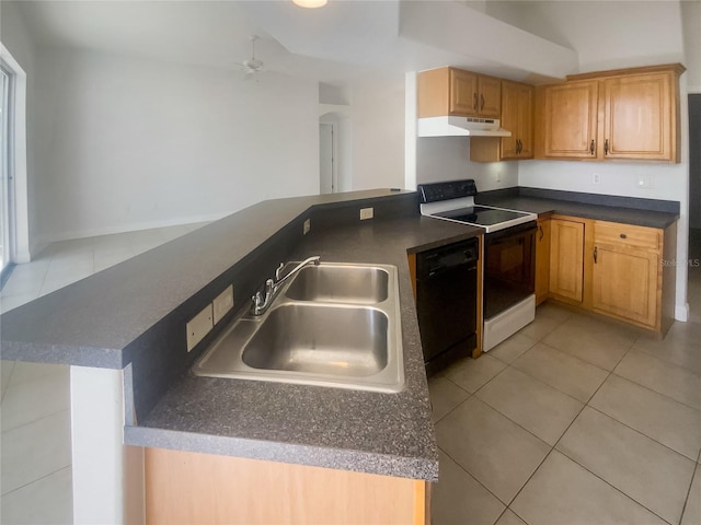 kitchen with kitchen peninsula, ceiling fan, sink, and black dishwasher