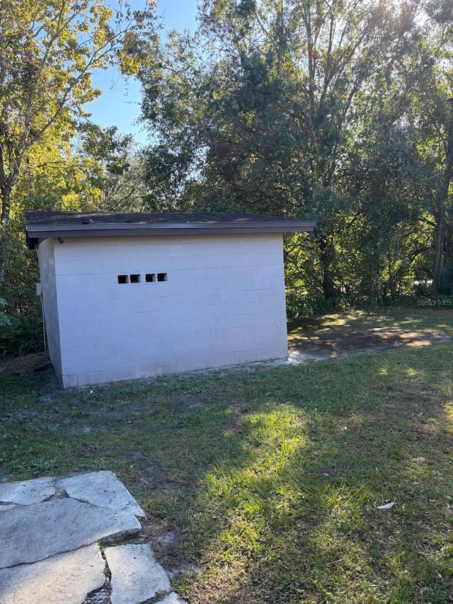 view of outdoor structure featuring a lawn