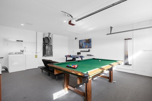 game room with washing machine and clothes dryer and a textured ceiling