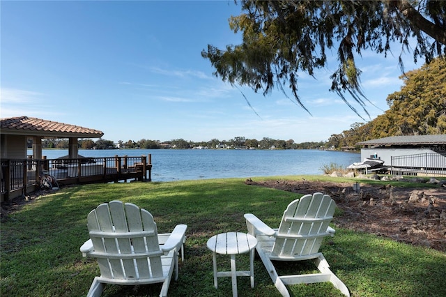 view of yard featuring a water view