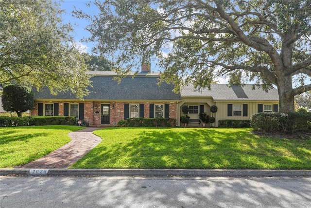 ranch-style house featuring a front lawn