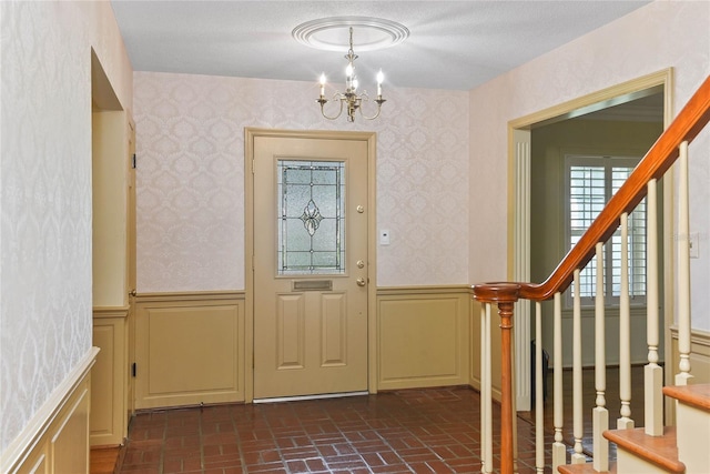 foyer entrance featuring a notable chandelier