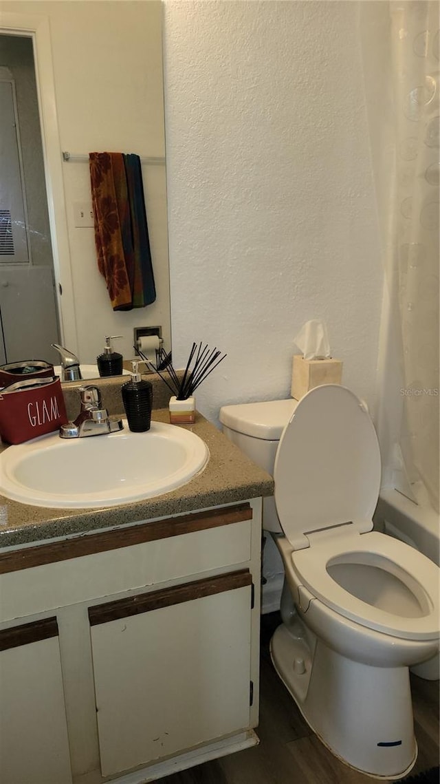 4400 Thornbriar Ln Unit 201, Orlando, FL 32822 - full bath with vanity, toilet, a textured wall, and curtained shower