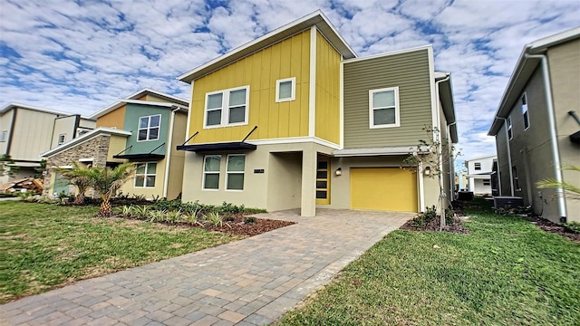 view of front facade with a garage and a front lawn