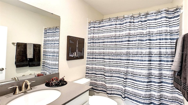 bathroom featuring a shower with curtain, vanity, and toilet