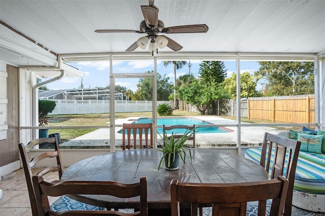 sunroom featuring ceiling fan