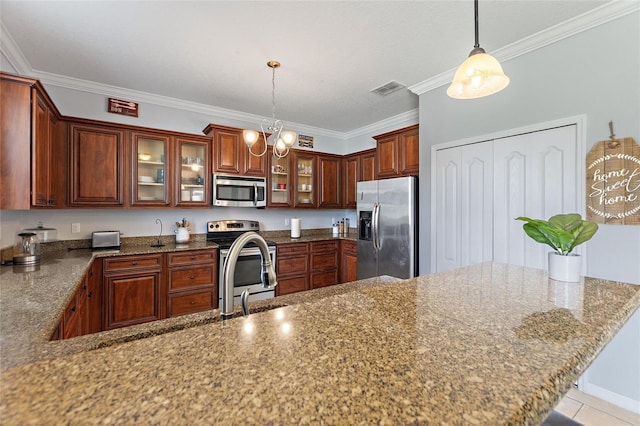 kitchen with sink, crown molding, hanging light fixtures, kitchen peninsula, and stainless steel appliances