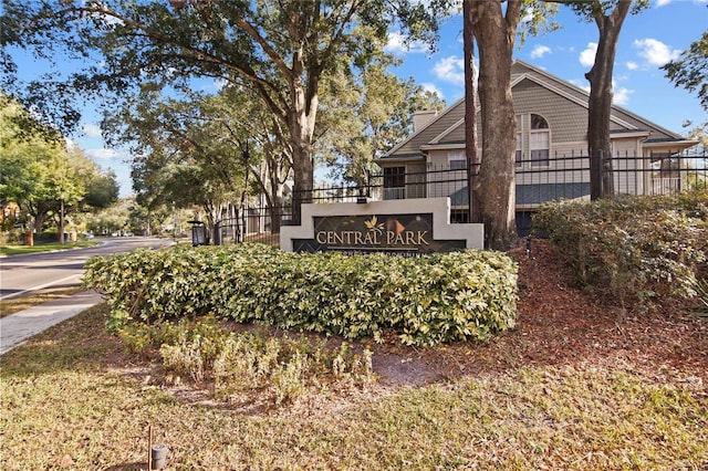 view of community / neighborhood sign