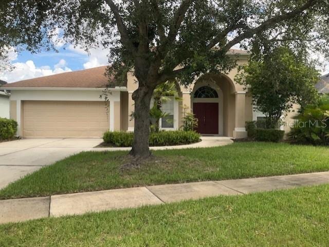 view of front of property featuring a garage and a front yard