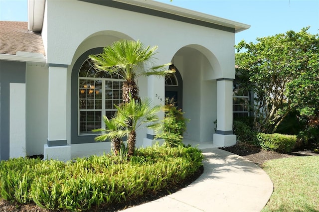 519 Lakescape Ct, Orlando, FL 32828 - doorway to property featuring stucco siding and a shingled roof