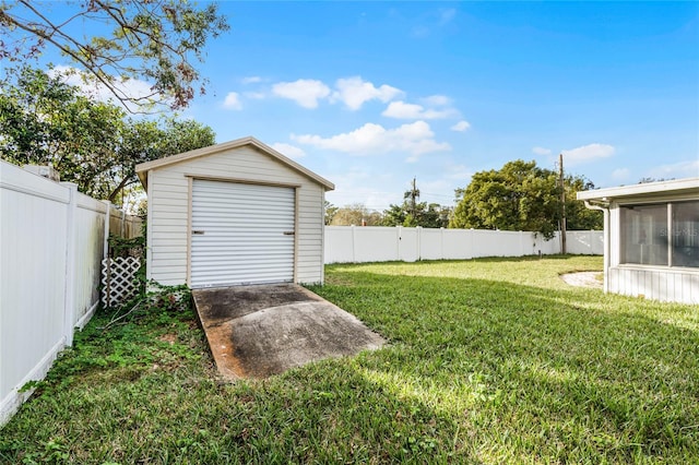 view of yard featuring a storage unit