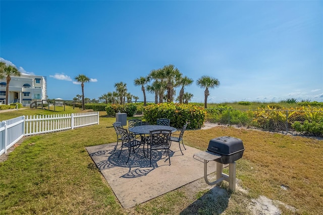 view of yard featuring a patio