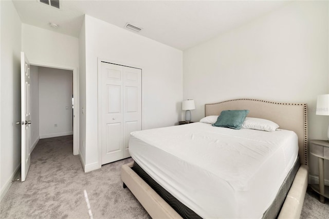 470 Lake Shore Pkwy, Davenport, FL 33896 - bedroom featuring light carpet, baseboards, and a closet