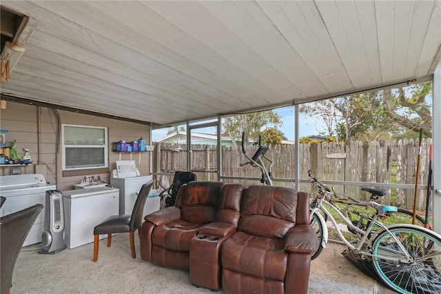 sunroom / solarium with independent washer and dryer and vaulted ceiling