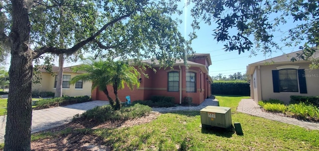 view of front facade with a front lawn