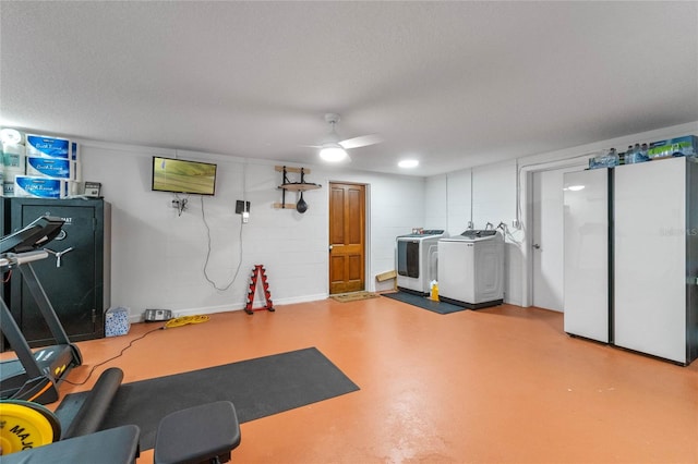 exercise area with ceiling fan, independent washer and dryer, and a textured ceiling