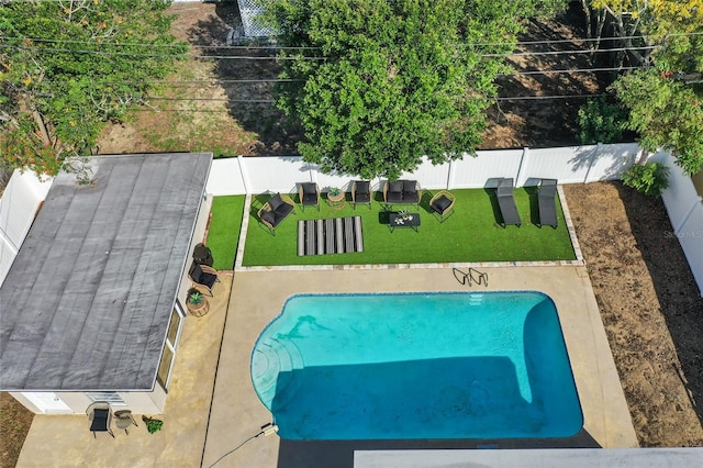 view of swimming pool with a yard